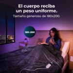 Manta eléctrica con peso Cecotec de 180 × 200 cm sobre una cama