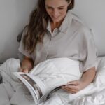 Persona leyendo tapada con la CURA Pearl Classic