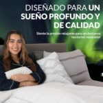 Mujer en la cama con la manta pesada Polar Night de algodón