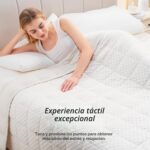 Mujer en la cama con la manta ponderada Sivio Minky Dot