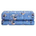 Manta pesada infantil Sleepymoon con dibujo del espacio doblada